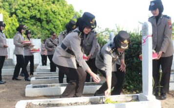 Polwan Polres Nganjuk Ziarah ke TMP Yudha Pralaya Peringati Hari Jadi ke-77