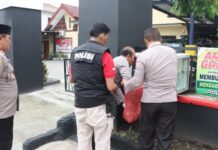 Jumat Berkah, Polsek Pace Sediakan Puluhan Nasi Bungkus Gratis untuk Masyarakat