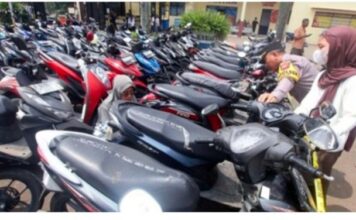 Tegas! DPR Minta OJK Hapus Aturan Membolehkan Debt Collector Pihak Ketiga