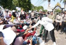 Aliansi Masyarakat Peduli MBG Gelar Aksi Damai Di Depan Kantor DPRD Kabupaten Lumajang