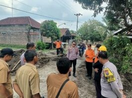 Kapolres Nganjuk Apresiasi Langkah Cepat Polsek Rejoso Tangani Jalan Ambles Penghubung Dua Desa
