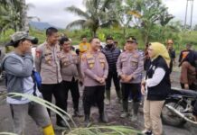 Kapolres Lumajang Bersama Jajaran Forkopimda Tinjau Lokasi Terdampak Banjir Gondoruso