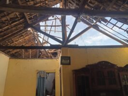 Di Tinggal Jualan di Warung, Rumah Bu Siti Khotipah Ambruk