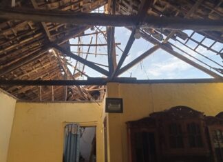 Di Tinggal Jualan di Warung, Rumah Bu Siti Khotipah Ambruk