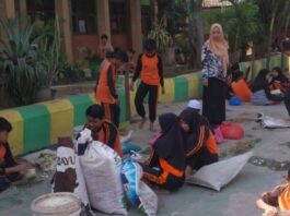 SDN Warungdowo I Ciptakan Inovasi Komdaring dan POC, Ubah Sampah Organik Jadi Produk Bernilai Jual