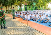 Bangkitkan Minat Pelajar Jadi Tentara, Babinsa Balen Bojonegoro Datangi Sekolah Sosialisasikan Rekrutmen TNI Angkatan Darat