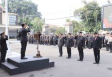 30 Personel Polres Kediri Kota Terima Tanda Kehormatan Negara Satyalancana Pengabdian