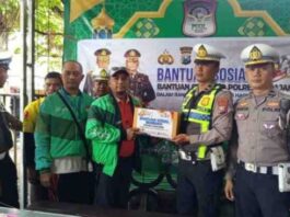 Satlantas Polres Lumajang Salurkan Bansos kepada Paguyuban Ojol, Merupakan Wujud Nyata Kepedulian Sosial Polri