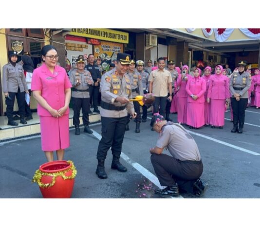Kapolres Berharap Kepada 62 Personel Polres Lumajang Yang Naik Pangkat, Sebagai Motivasi Untuk Terus Mengembangkan Diri