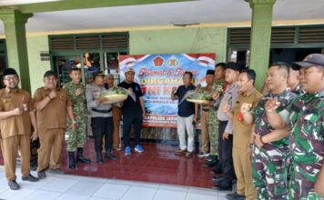 Berikan Surprise, Serbu Koramil Bawa Tumpeng, Forkopimca Jatiroto Dan PT SGN PG Djatiroto Dalam Rangka Memperingati HUT TNI ke-81